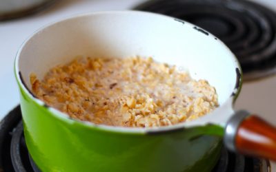 Simple low-FODMAP porridge in a cup